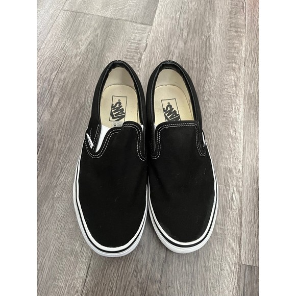 Vans Shoes - slip on Vans shoes